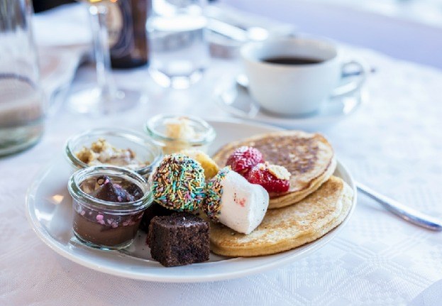 Köp biljett till brunchkryssning i Stockholm