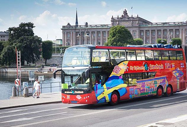 Åk med på Hop on/Hop off buss i Stockholm