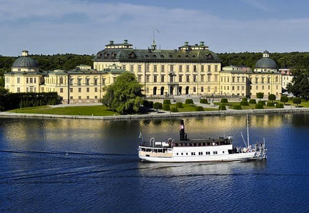 Boat to different castles in Stockholm
