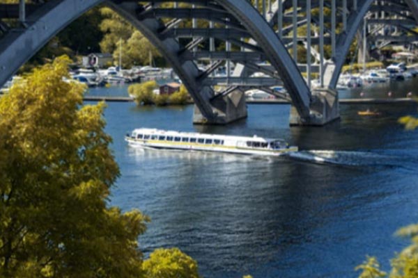 Båttur Stockholms Broar under höstlovet 2022