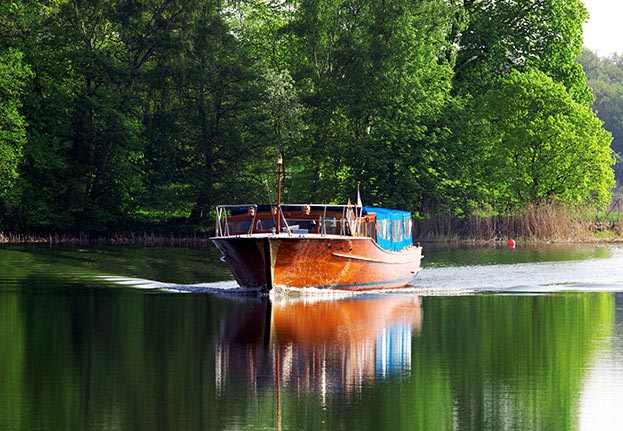 Båttur längs Stockholms kajer